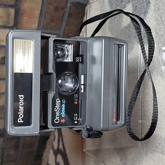 Polaroid Other - Polaroid One-step vintage camera close-up adjustment uses 600 Polaroid film